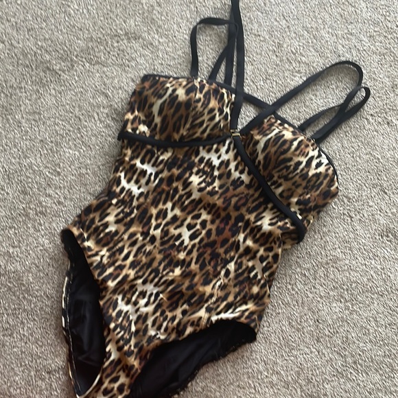 Stunning Miraclesuit by Amoressa worn once! Sz10 - Picture 7 of 9